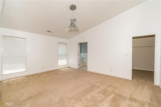 Building Photo - 330 Broken Lance Pl