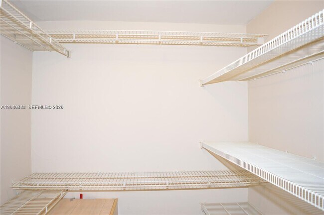 Building Photo - 180 Cypress Club Dr