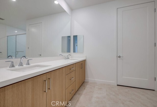 Building Photo - 3214 Rivington