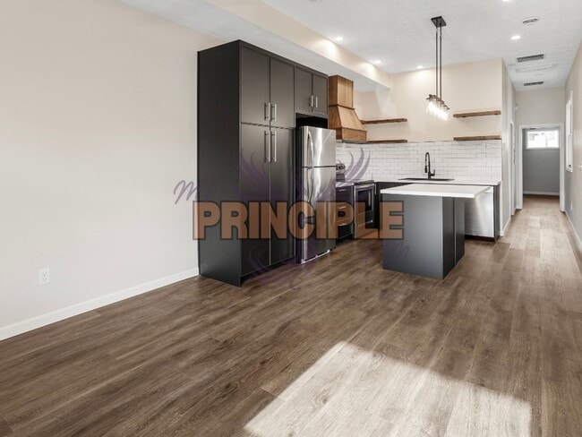 Building Photo - Park Street Tri-plex