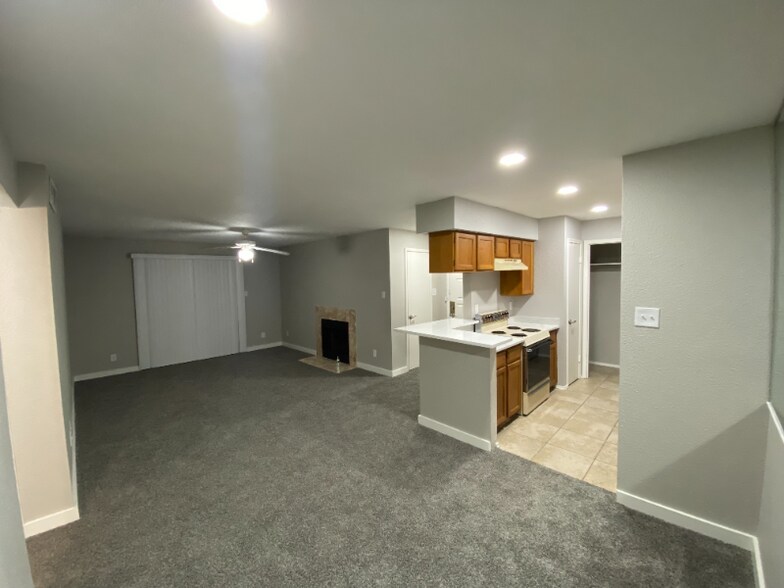 Building Photo - 9700 Leawood Blvd