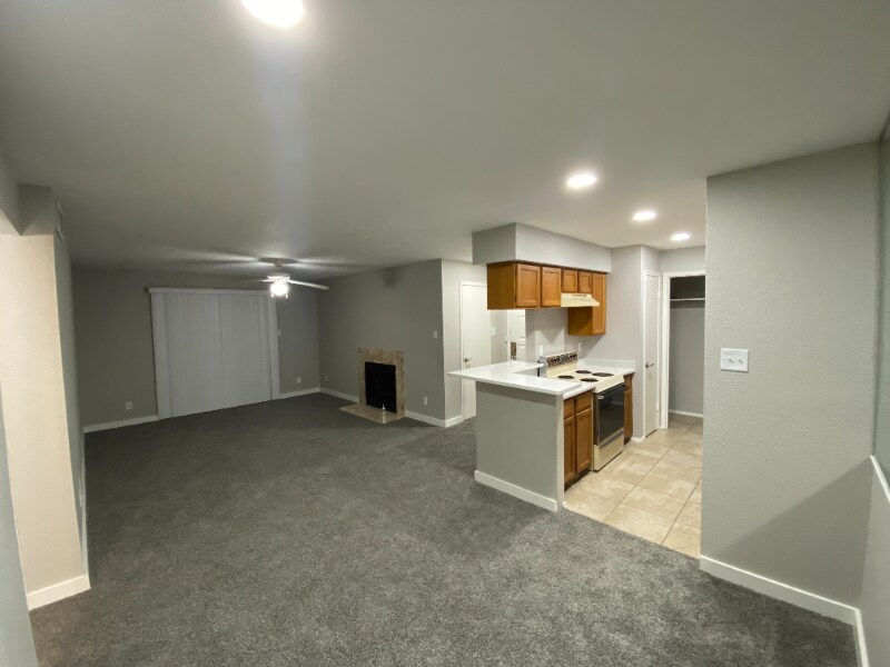 Building Photo - 9700 Leawood Blvd