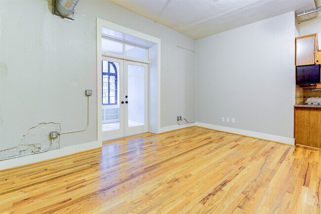Building Photo - 2700 Albany St