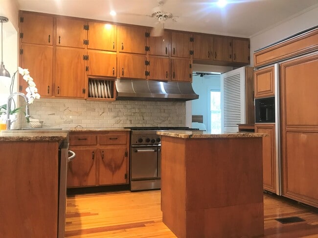 Building Photo - 1320 Terrace St