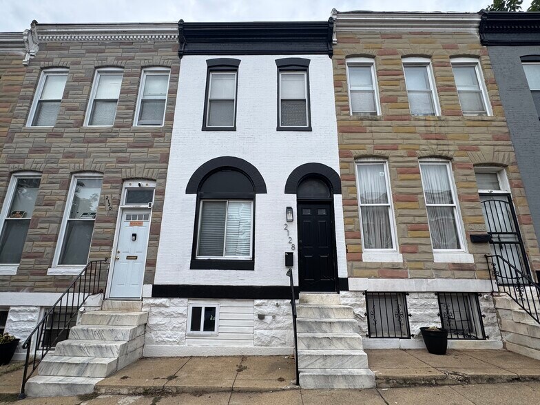 Primary Photo - 2128 Hollins St