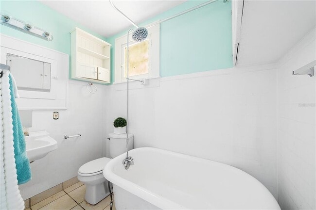 Building Photo - 708 Grove St N