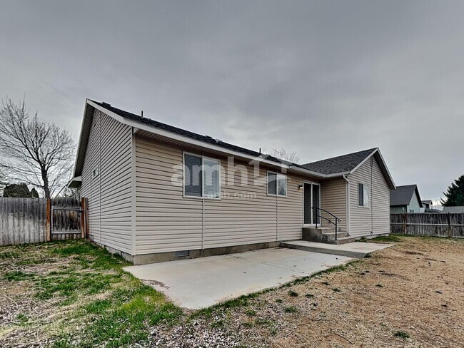 Building Photo - 1754 W Oakley Way