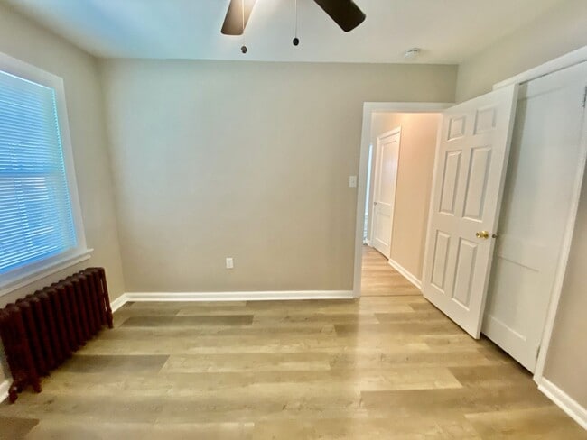 Building Photo - SPACIOUS 4 BED/2 BATH HOUSE-Luxury Vinyl F...