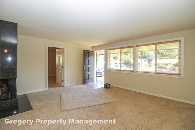 Building Photo - Charming updated 3-Bed/1-Bath Rambler on q...