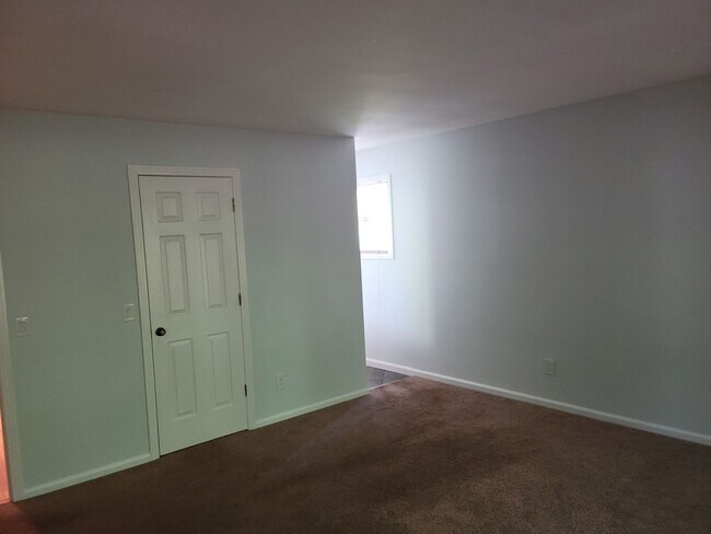 Building Photo - 1811 Irish Blvd