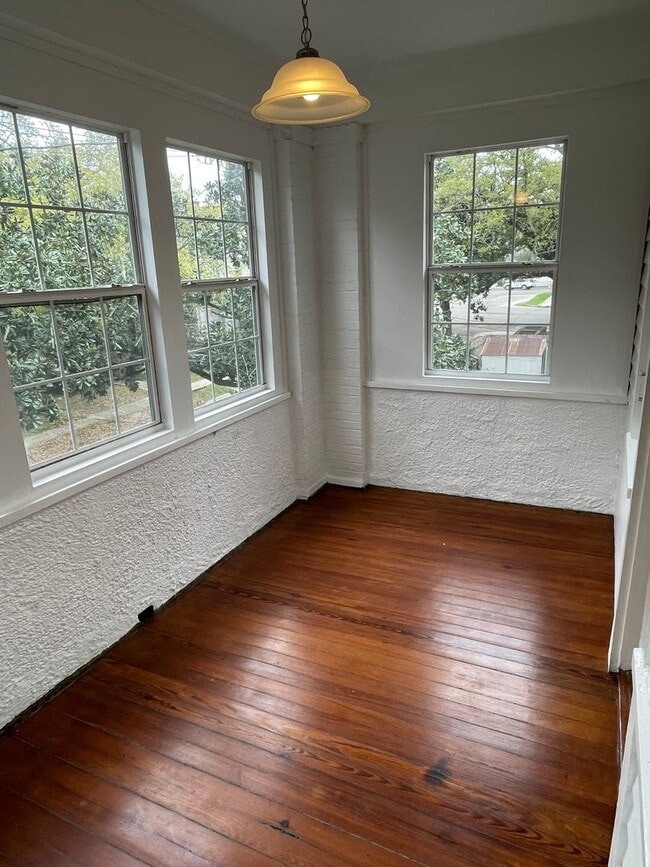 Building Photo - Huge 4BD/2.5BA with Sunroom and Backyard