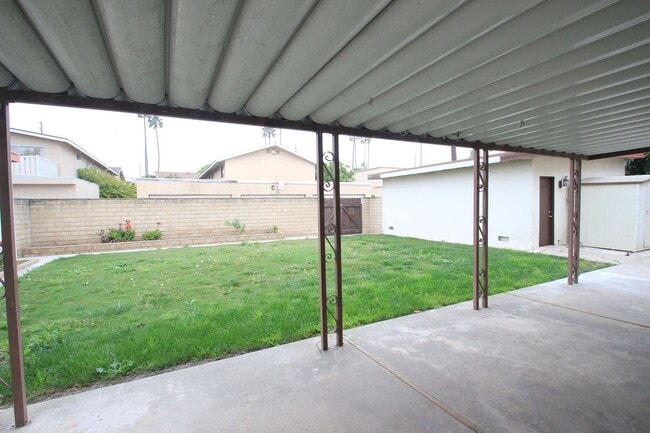 Building Photo - Welcome to this beautifully refreshed 4-bedroom, 2-bath two-story home located in desirable North...