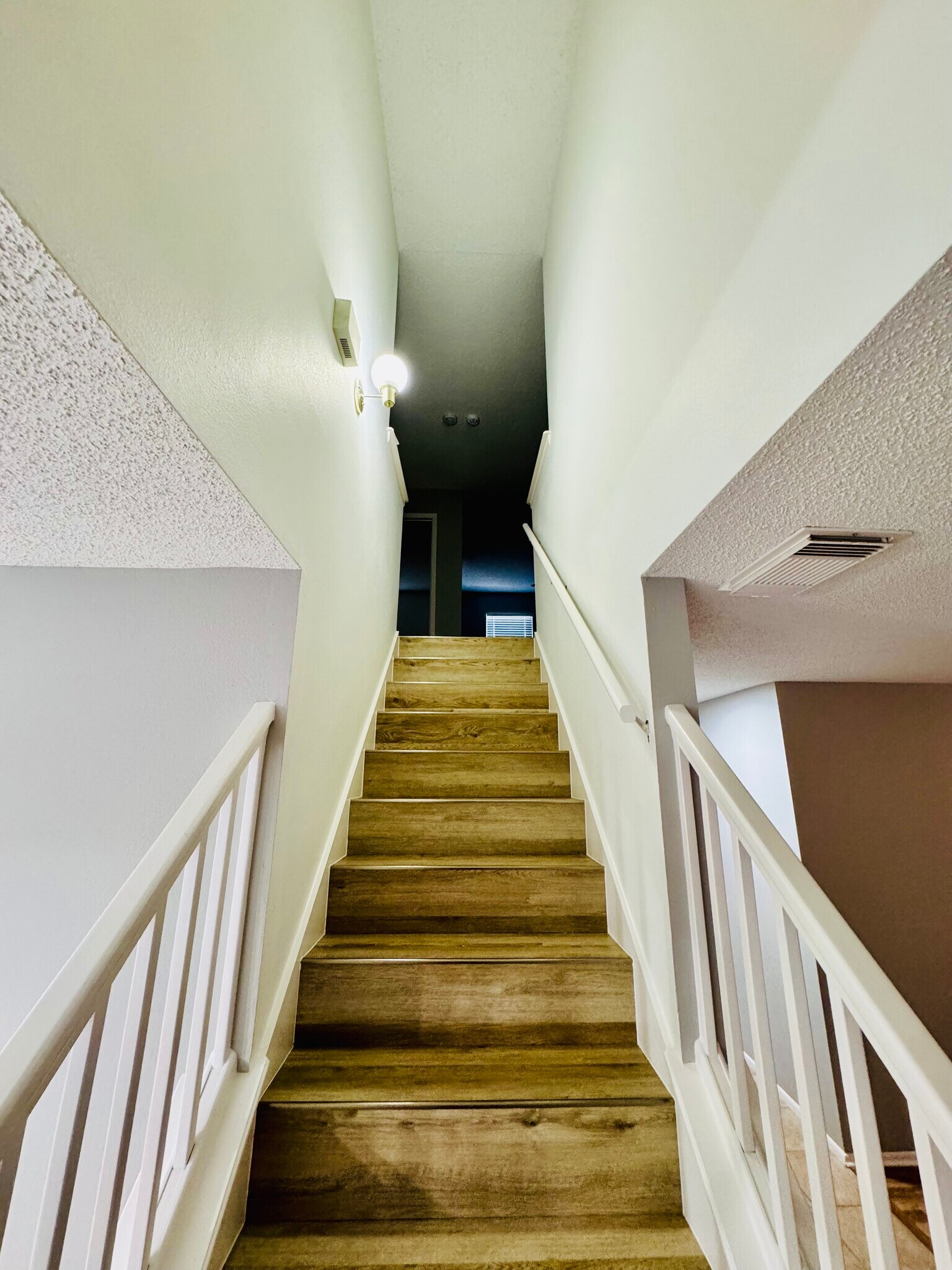 Building Photo - 9250 Ridge Path