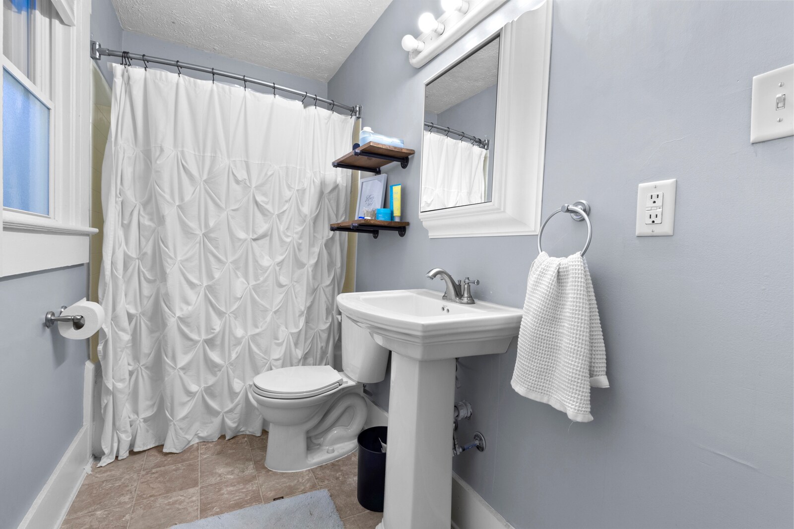 Building Photo - 1112 Clinton St