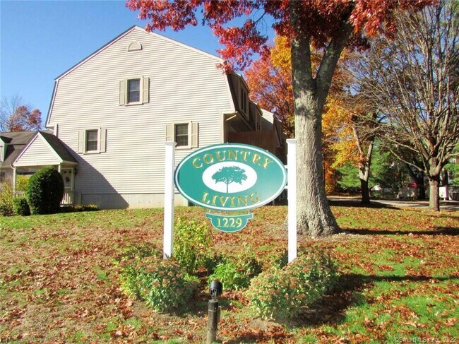 Building Photo - 1229 Winsted Rd