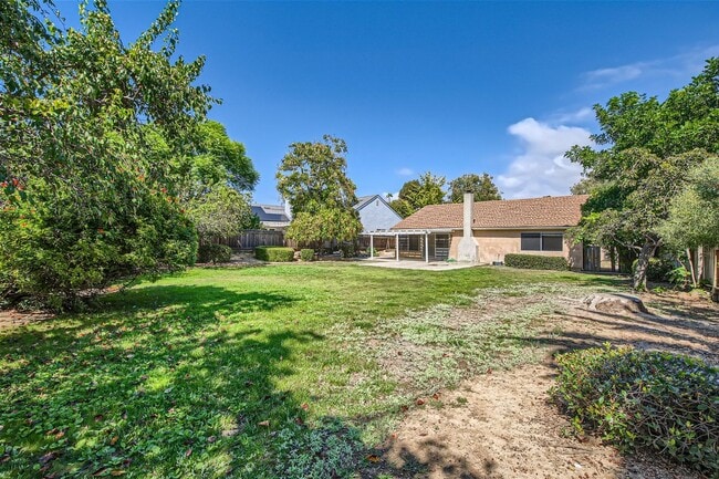 Building Photo - 3 Bedroom 2 Bath Single story Carlsbad hom...