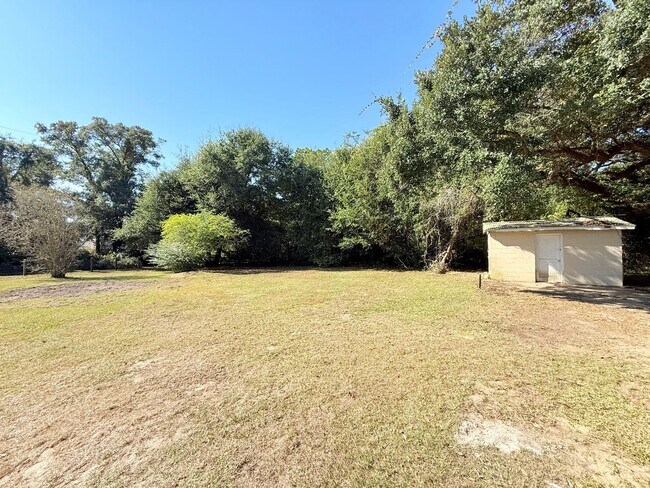 Building Photo - Charming 3-Bedroom Home With Screened Front Porch