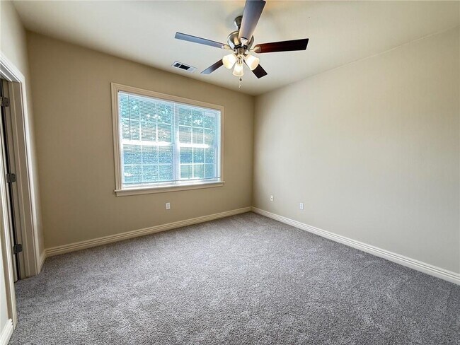 Building Photo - 609 N Tournament Dr