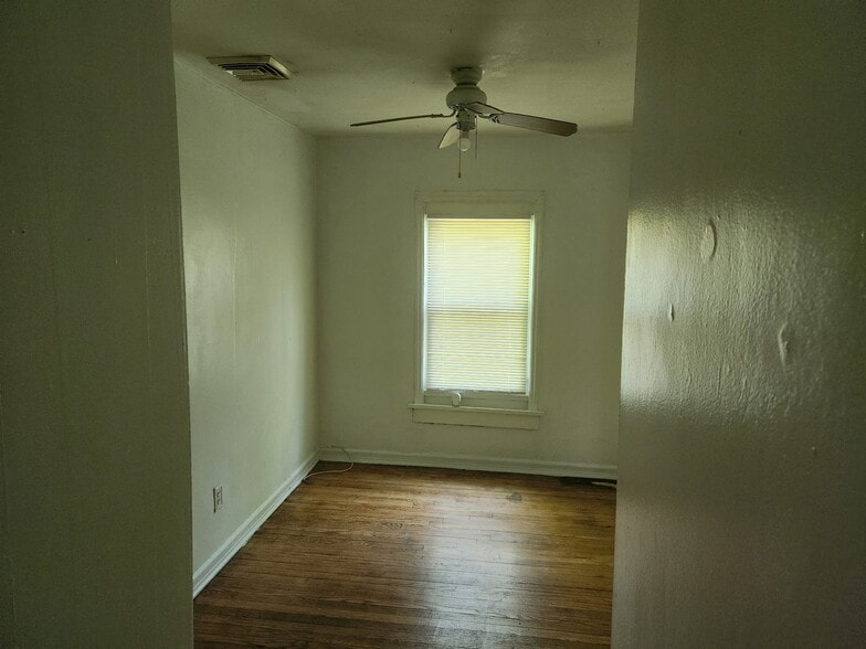 Primary Photo - 122 Moffatt Ave