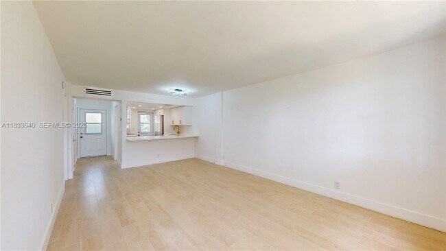 Building Photo - 1333 E Hallandale Beach Blvd