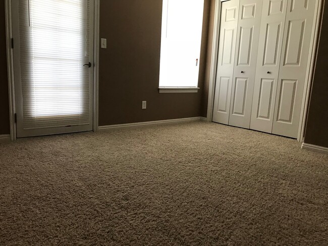 Building Photo - Charming 2 bed 1.5 bath Parkside Town Home...