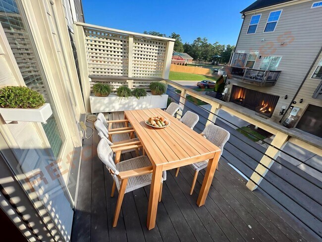 Building Photo - Elegant 3 Story 3 Bedroom Formal Model Tow...