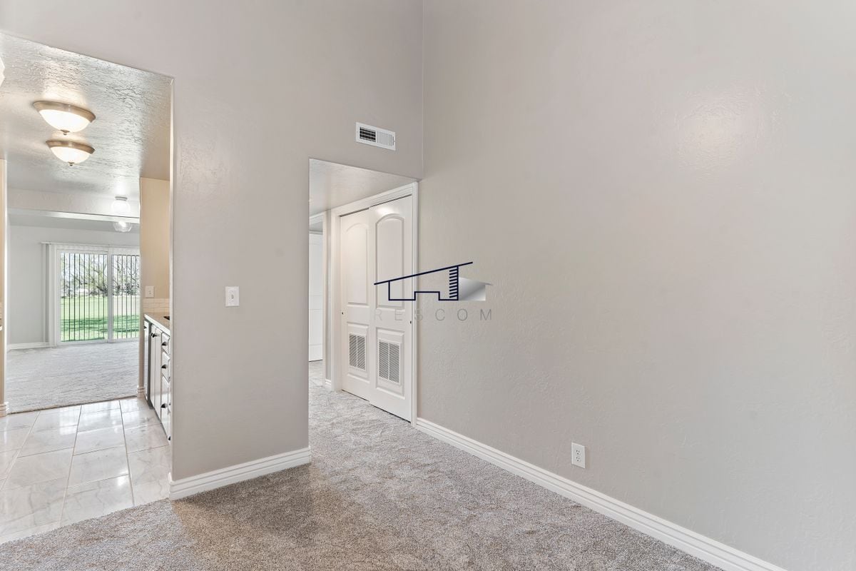 Building Photo - 26 White Barn Dr