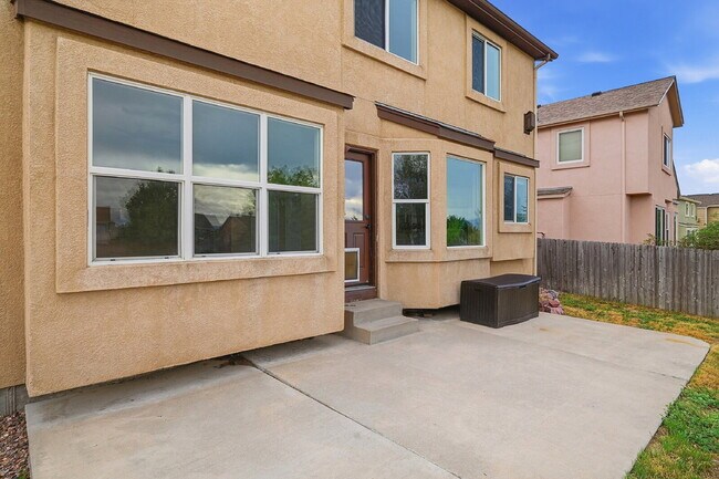 Building Photo - $2,395.95, 4 bed, 3.5 bath located in Colorado Springs with Central AC.