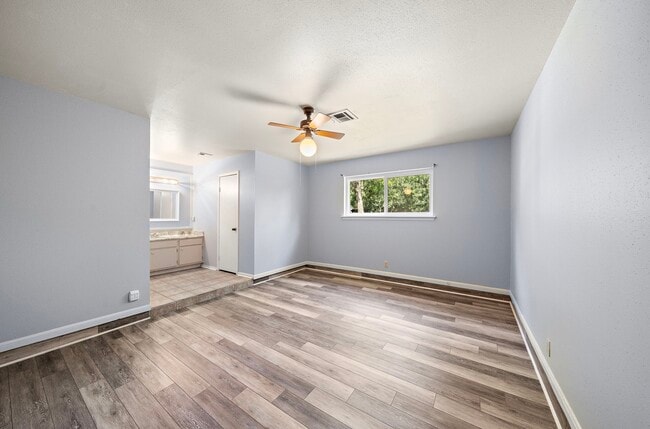 Building Photo - 7014 Woodfern Dr