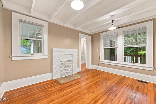 Building Photo - 407 Coolidge St
