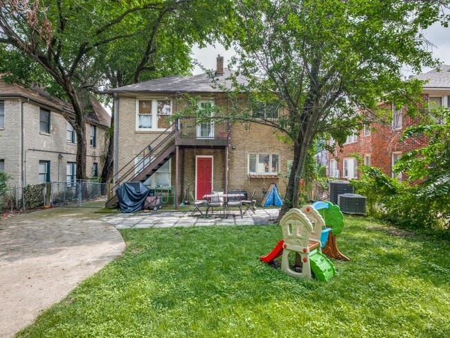 Building Photo - 6009 Ross Ave