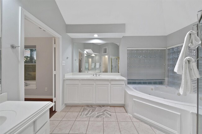 Building Photo - 12126 Laguna Pointe Ln
