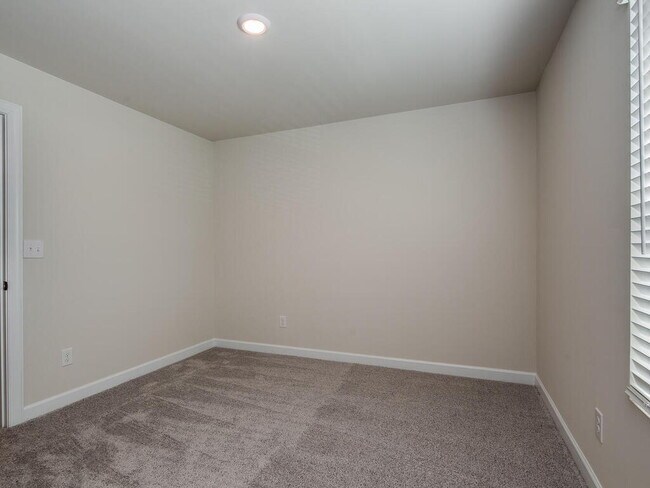 Building Photo - Built in 2022 and waiting for you to move right on in!