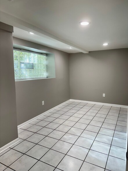 Building Photo - 4200 N Damen Ave