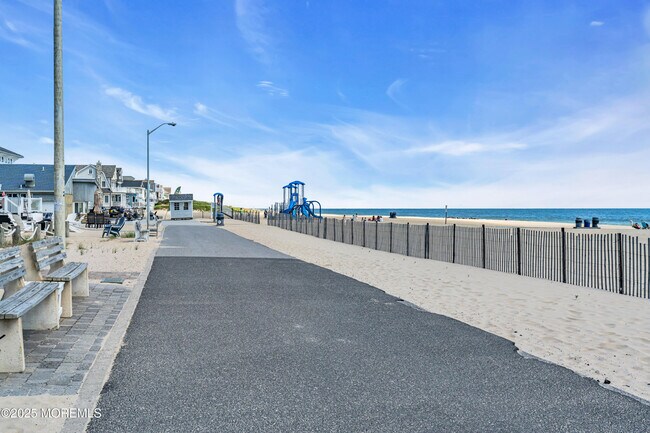 Building Photo - 115 Beach Front