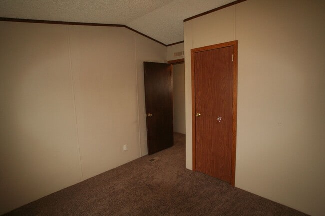 Building Photo - 3 br 2 bath manufactured centrally located