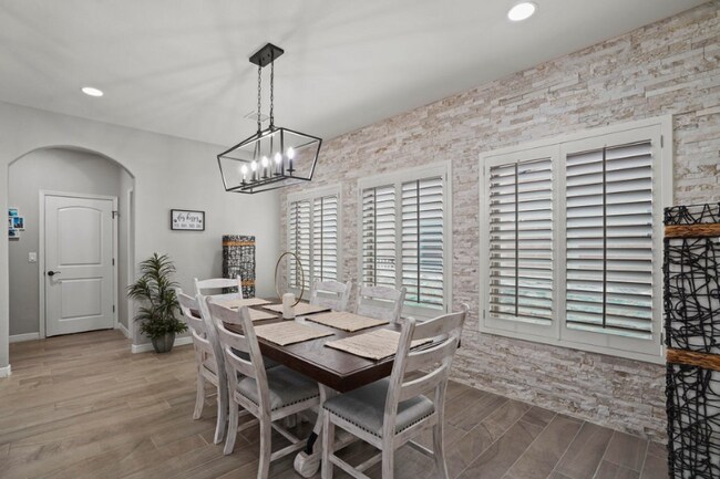 Building Photo - 4567 Marisabel Azcarate St