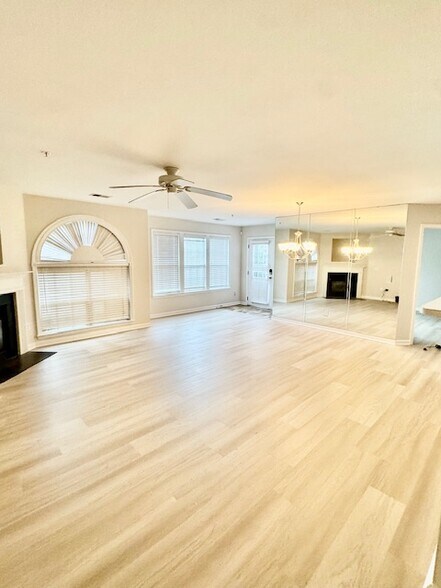 Living room - 4702 Pennoak Ln