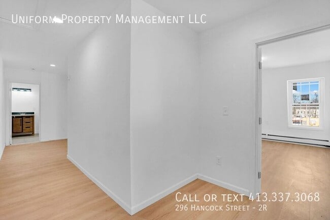 Building Photo - 296 Hancock St