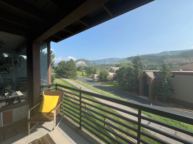 Primary Photo - 816 W Beaver Creek Blvd