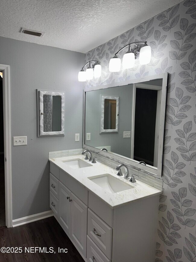 Building Photo - 348 Auburn Oaks Rd E