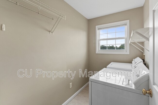 Building Photo - 902 Indigo Dr
