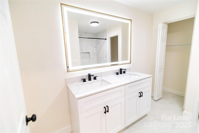 Building Photo - 3501 Eastway Dr