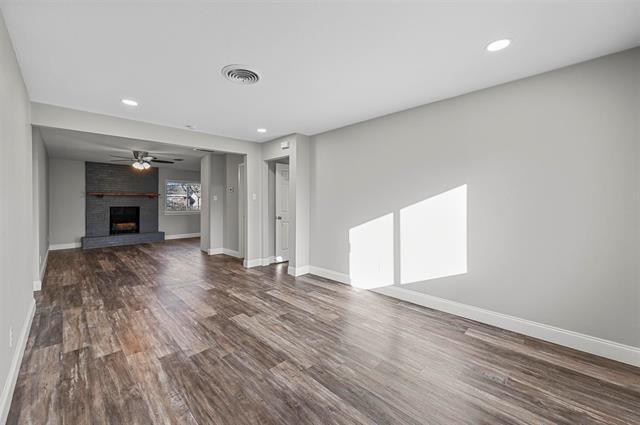 Building Photo - 5421 Greenwood Way