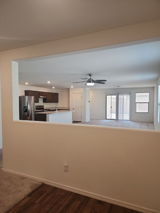 Building Photo - "Spacious 4-Bedroom Oasis in Casa Grande w...