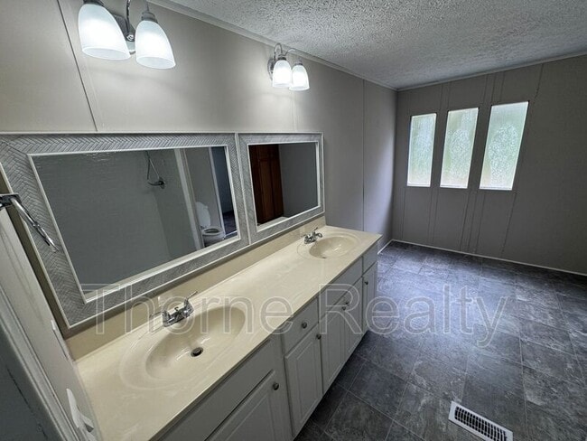 Building Photo - 4148 Borden Rd