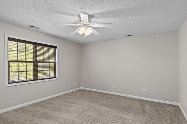 Building Photo - 178 Kelly Cir