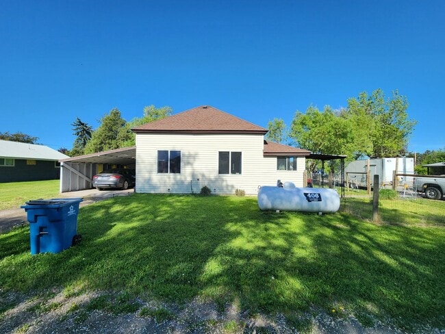 Primary Photo - 2bdrm/1ba Single-level home in Ronan