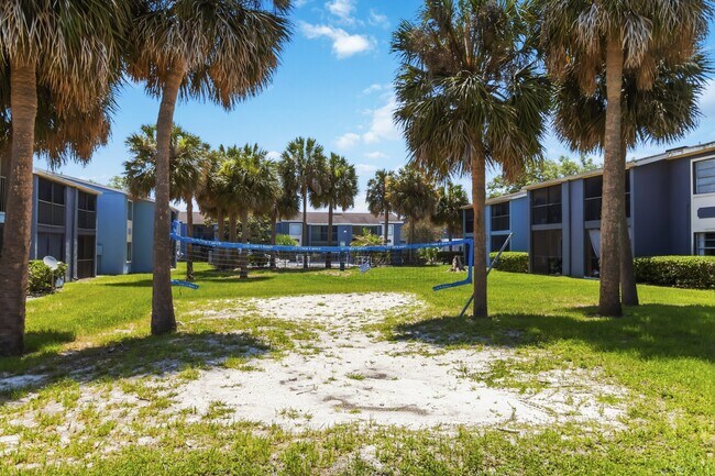 Building Photo - 2569 N Alafaya Trail