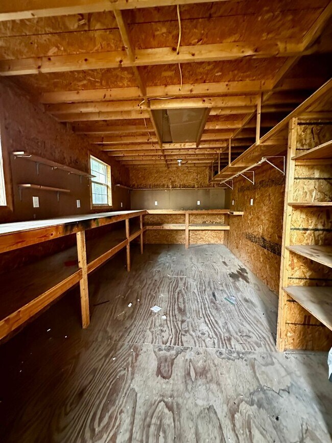 Building Photo - Cozy Guest House Utilities Included